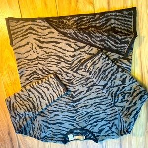 CAROLYN TAYLOR ESSENTIALS- Zebra Print Crew